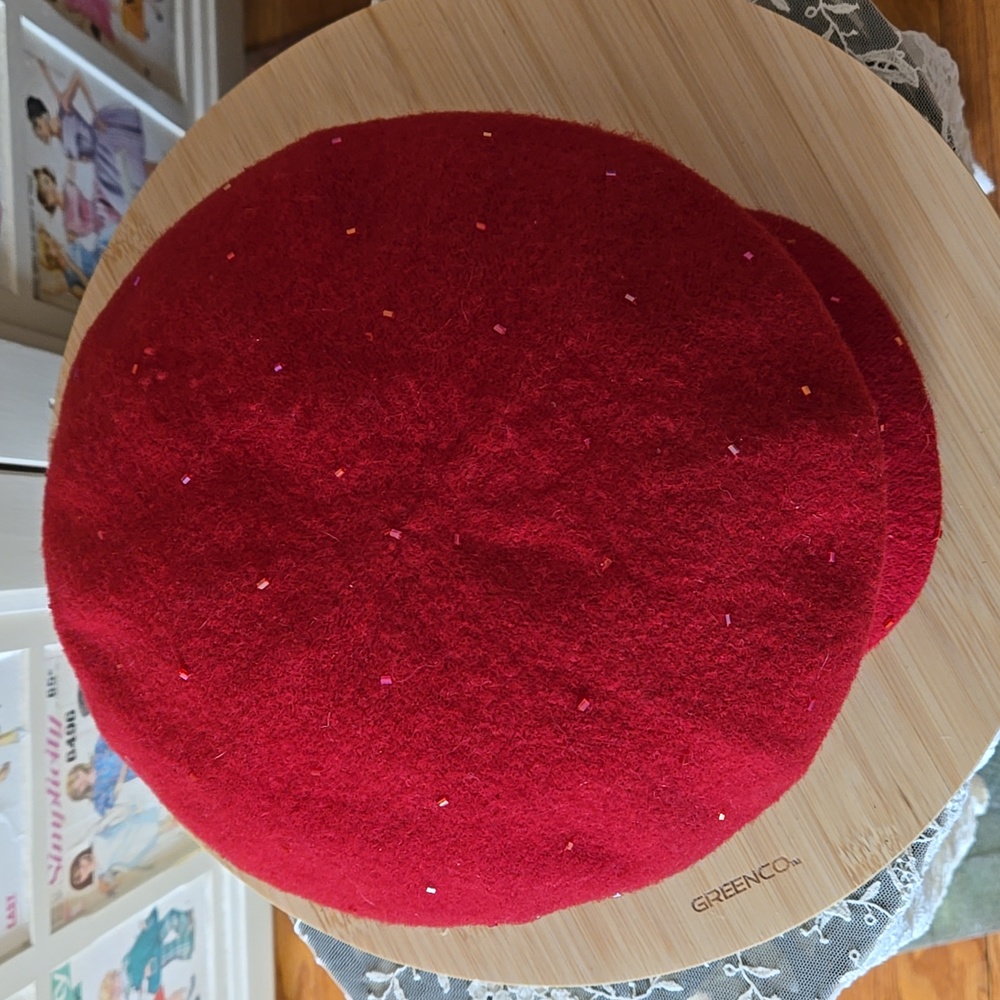Nine West red ivy cap